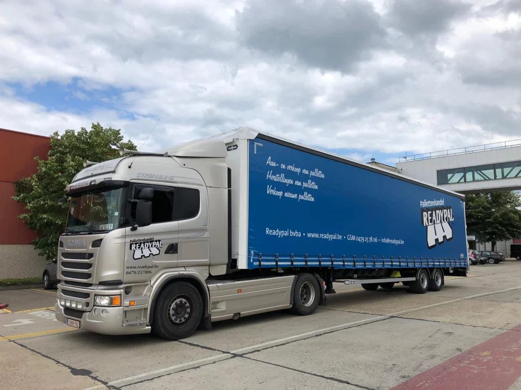 Readypal Scania met blauwe oplegger